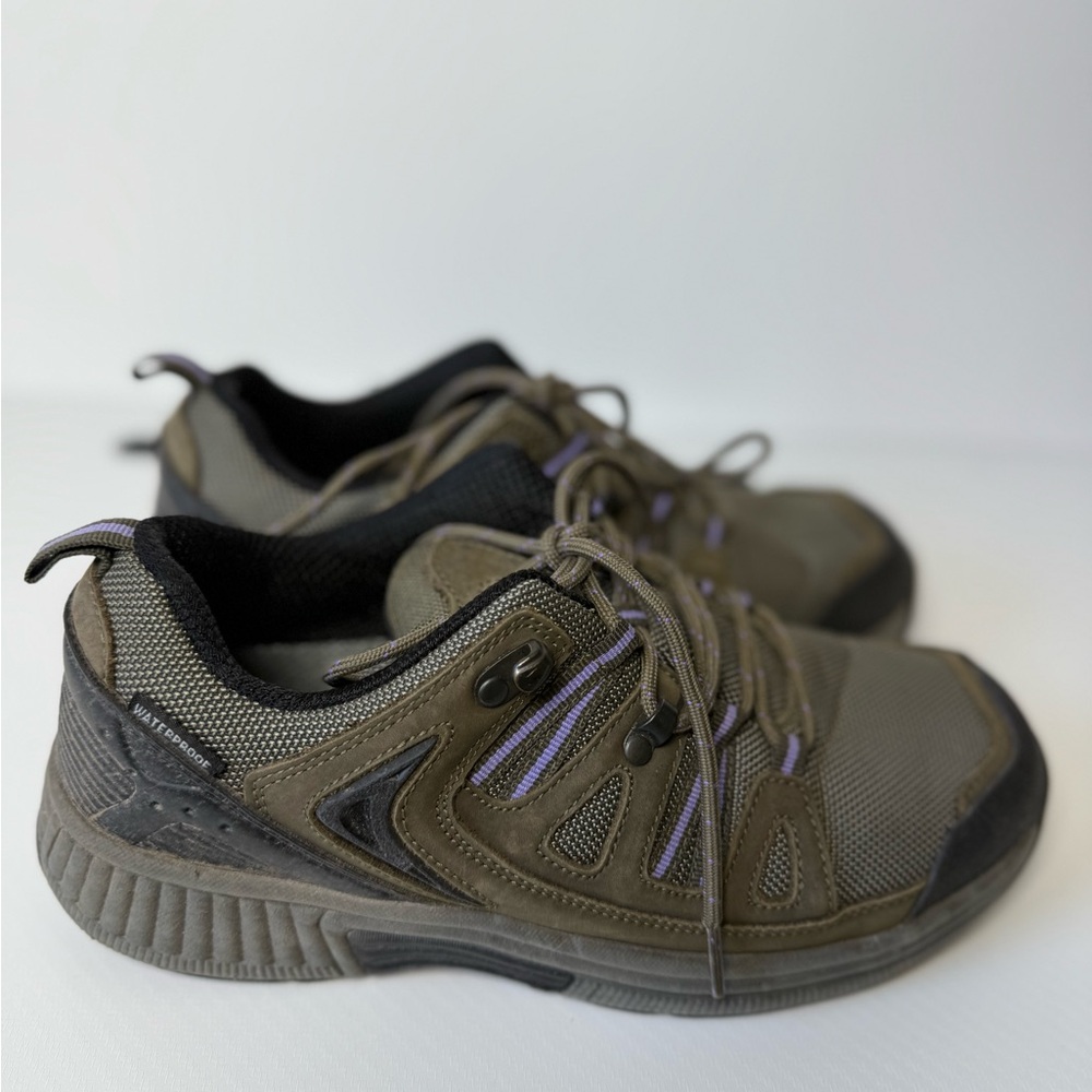 Women’s Athletic Hiking Shoes - Olive and Black